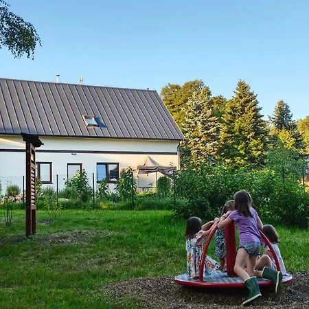 Na Prahu Lesa - Rodinna V Krusnych Horach * Sindelova