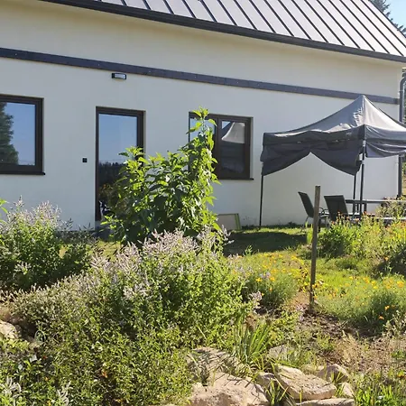 Na Prahu Lesa - Rodinna V Krusnych Horach Sindelova